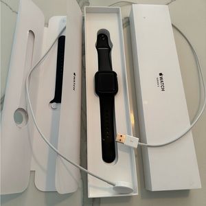 I Watch series 3 38mm case space grey aluminum sport band black